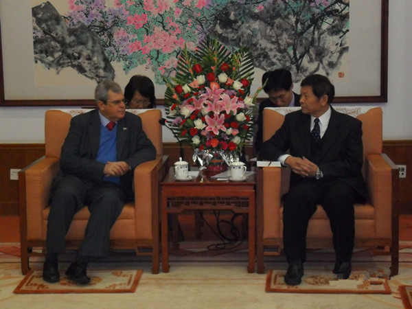 中國(guó)經(jīng)濟(jì)體制改革基金會(huì)宋曉梧會(huì)長(zhǎng)接見(jiàn)古巴國(guó)務(wù)委員會(huì)執(zhí)行秘書                                                                